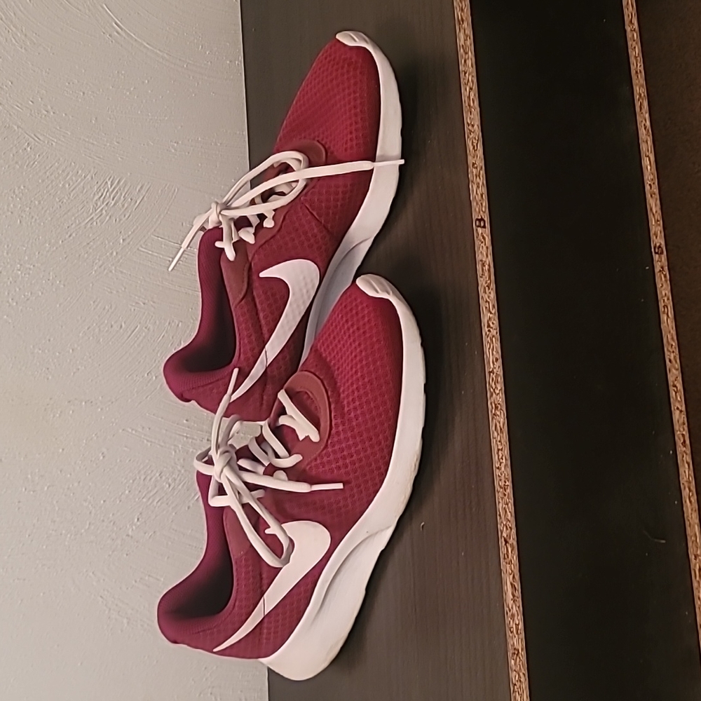 Nike Tennis Shoes